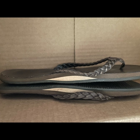 Faux Leather Braided Flip Flop - Arch Support 🩴 - Picture 2 of 4